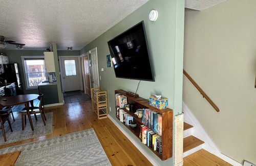 Essex Junction Condo | Cozy 2 Bedroom Condo! Nearby apple orchard, mountain biking, shopping, and more!