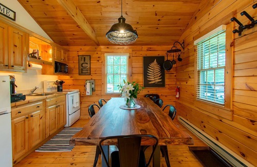 Lincolnville Cabin | Cozy 2-Bedroom Cabin - 10 Minutes to Camden!