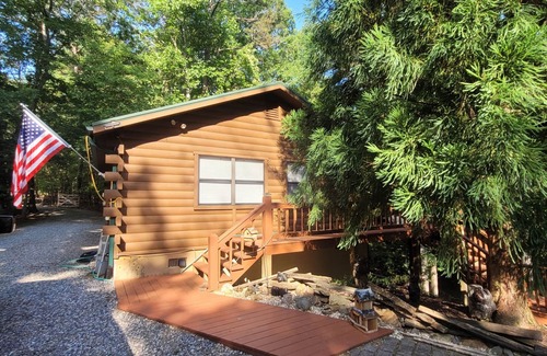 Blairsville Cabin | Cozy 2-bedroom cabin in charming Blairsville located in the North GA Mtns.