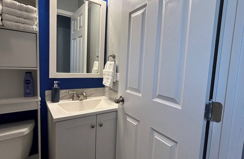 Camp Wood Cabin | COZY 2 BEDROOM CABIN 1/2 MILE FROM NUECES RIVER.