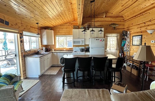 Richwood Cabin | Cozy 2-bedroom cabin located on Big Cormorant Lake in Lake Park with WiFi, AC