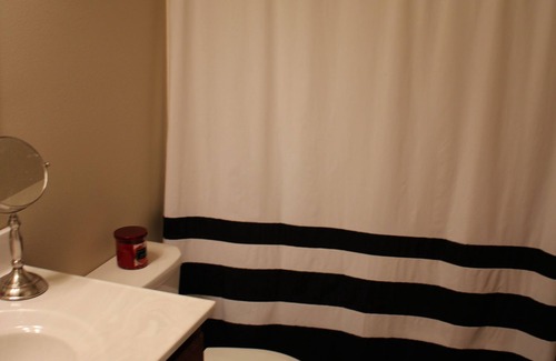 Waterloo Condo | Cozy 2-bedroom condo in Waterloo south side with AC, WiFi & cable TV