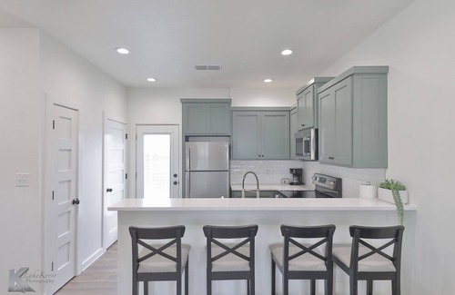 Abilene Condo | Cozy 2-bedroom condo in Abilene with WiFi, AC & Garage
