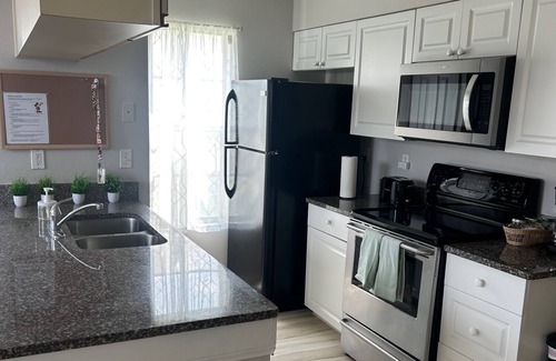 Kissimmee Condo | Cozy 2-bedroom condo in fabulous Kissimmee with WiFi, AC, fitness room, and pool