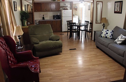 Camden House | Cozy 2-bedroom cottage - #20 on Kentucky Lake with great fishing and boating