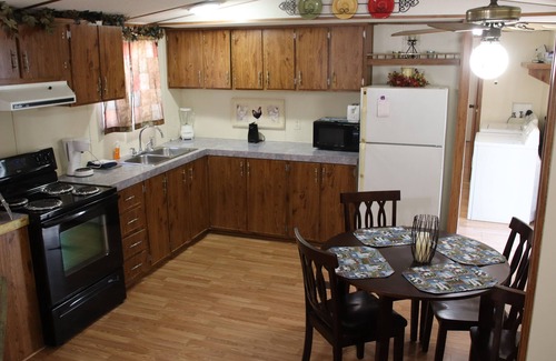 Camden House | Cozy 2-bedroom cottage - #20 on Kentucky Lake with great fishing and boating