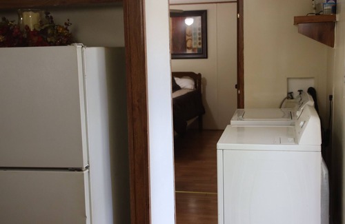 Camden House | Cozy 2-bedroom cottage - #20 on Kentucky Lake with great fishing and boating