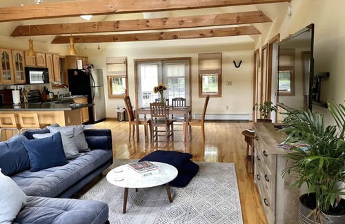 Woodstock Cottage | Cozy 2 bedroom cottage in Woodstock heated pool, mountain views,bbq,swim πββοΈ hike