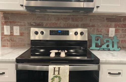 Smyrna Villa | Cozy 2-bedroom Farmhouse with parking on premise