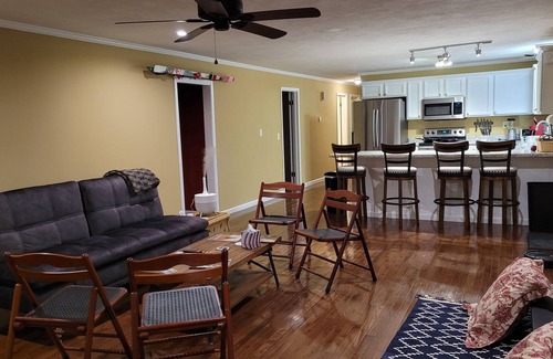 Mount Sterling House | Cozy 2 bedroom home with free covered parking