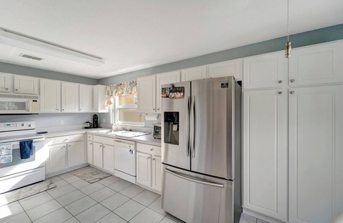 Port Charlotte - Charlotte Harbor House | Cozy 2-bedroom home in Port Charlotte with AC, WiFi, fitness rm at Clubhouse
