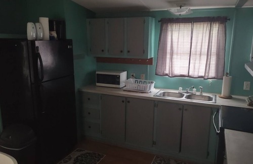 Dellslow House | Cozy 2 Bedroom home. Great Morgantown location off I-68