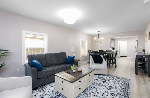 Roseland House | Cozy 2-Bedroom Home Near Notre Dame - Perfect for Game Day Stays!