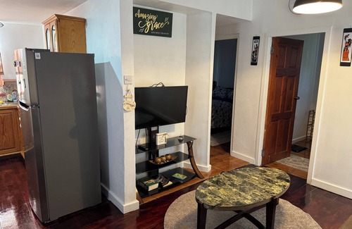 Crochu House | Cozy 2-bedroom house among the trees With WiFi and AC, Close to a Beach