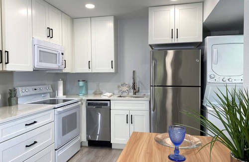 Gillespie Park House | Cozy 2-bedroom house in awesome Sarasota with AC, WiFi