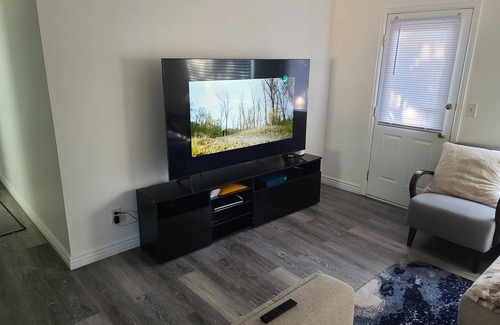 Aurora House | Cozy 2-bedroom house with WiFi, AC in pleasant Aurora