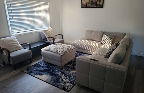Aurora House | Cozy 2-bedroom house with WiFi, AC in pleasant Aurora
