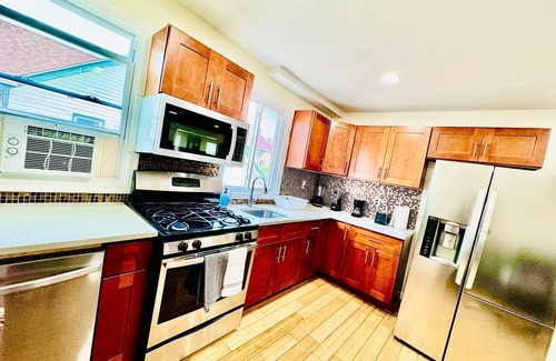 Jamaica Hills Apartment | Cozy 2-bedroom in peaceful Queens with AC