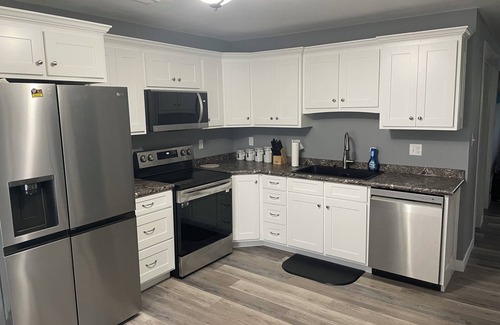 Jefferson City House | Cozy 2 - bedroom Little Blue House On The Hill in enjoyable Jefferson City