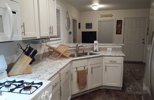 Mesa House | Cozy 2-bedroom mobile home with AC, WiFi in SUNNY Mesa