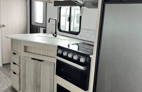 North Yelm House | Cozy 2-bedroom RV w/AC, WiFi in charming Yelm Near Casino/Fishing/river floating