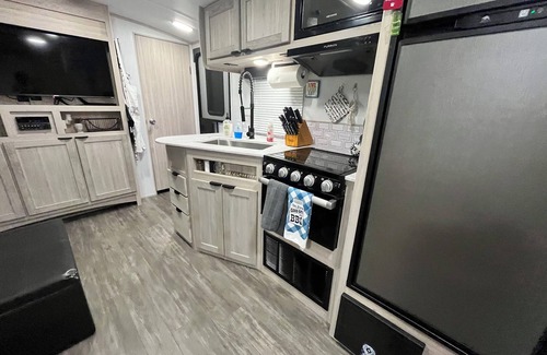 North Yelm House | Cozy 2-bedroom RV w/AC, WiFi in charming Yelm Near Casino/Fishing/river floating