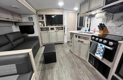 North Yelm House | Cozy 2-bedroom RV w/AC, WiFi in charming Yelm Near Casino/Fishing/river floating