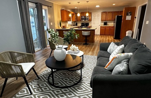 Portsmouth House | Cozy 2-bedrooms in lovely Portsmouth - Great Location!