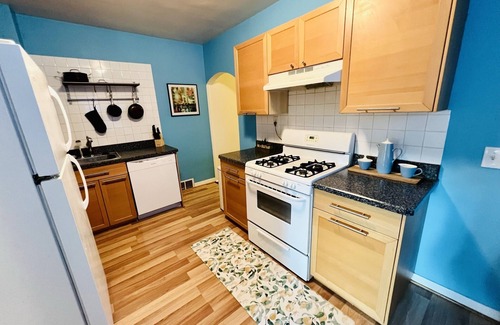 Linden Hills House | Cozy 2 bedrooms in the heart of historic Linden Hills Neighborhood