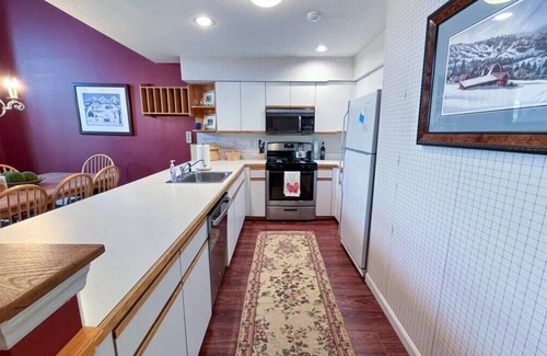 Ludlow Condo | Cozy 2 BR Ski-in/Ski-out Condo at Okemo