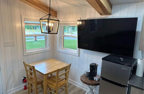 Alcona Cabin | Cozy 2 Person Cabin