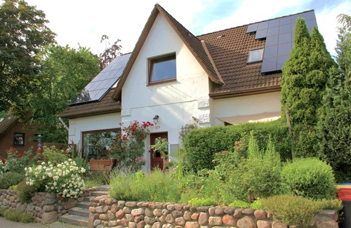 Allermohe Apartment | Cozy, 2018 newly furnished apartment in the green east of Hamburg.