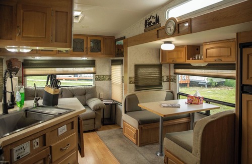 Babb House | Cozy 27’ Glamping Trailer Home Overlooking the East Side Glacier National Park