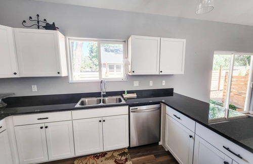 Shady Cove House | Cozy 2B/2B brand new oasis close to everything in Shady Cove!