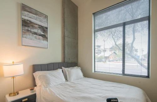 Evans Churchill Apartment | Cozy 2BD - Central DT - Gym, Pool, Parking - Sleep 8