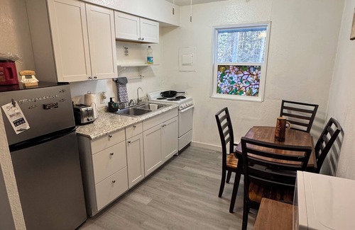 Wasilla Apartment | Cozy 2BD House unit 2 Med district