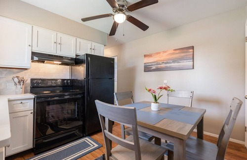 Akron House | Cozy 2Bed/1Bath Duplex in Akron