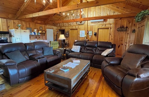 Chilhowie Cabin | Cozy 2bedroom mountain cabin on 18 acres near the Appalachian Trail