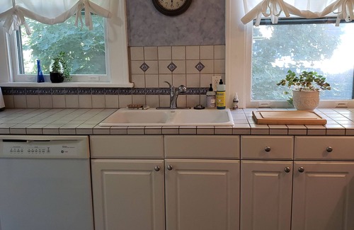 Historic Montford Apartment | Cozy 2BR/1BA,1400sq ft, pet friendly triplex in AVL's Montford neighborhood