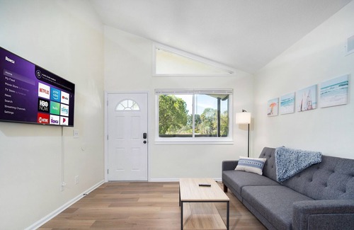 Southpoint House | Cozy 2BR/1BA apartment in Southside Jax - perfect for couples, families, or business travelers