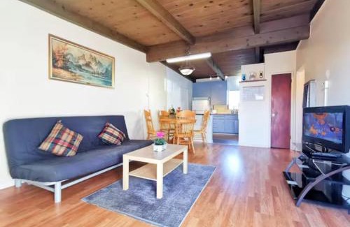 Richmond Annex Apartment | Cozy 2Br 1Bath Home w/Parking near El Cerrito and University of Berkeley