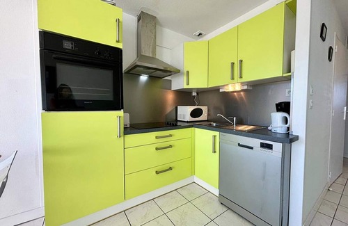 Saint-Amand-en-Puisaye Apartment | Cozy 2BR Apartment + Cabin, Balcony, Close to Beach & Shops, Sleeps 4 - Carnac