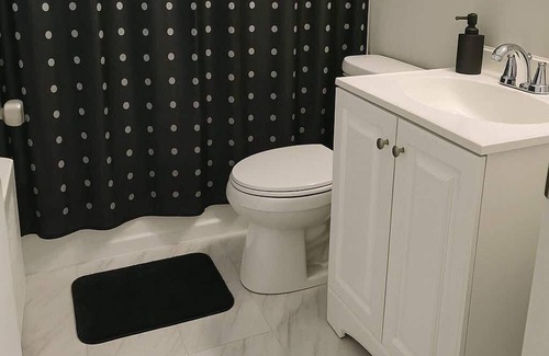 North Park Apartment | Cozy 2BR Apt near Parks & Shops