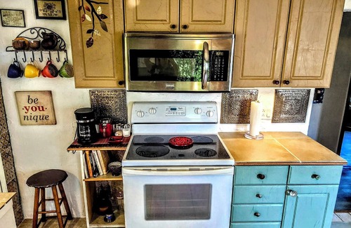 North Weeki Wachee House | Cozy 2BR Bungalow Near Weeki Wachee Springs
