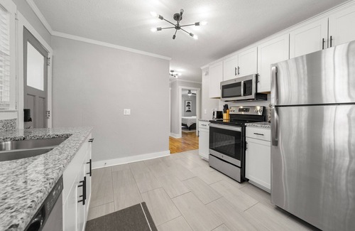 Warm Springs Cottage | Cozy 2BR Cottage in Downtown Warm Springs (A)