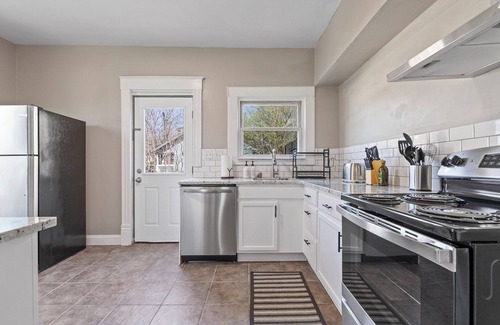 Roselawn Finance Apartment | Cozy 2BR Home w/office and parking!