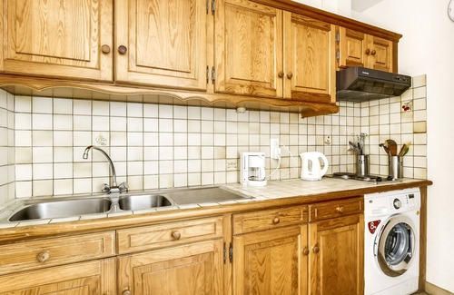 Biscarrosse Plage House | Cozy 2BR House with Terrace Near Beach & Shops in Biscarrosse