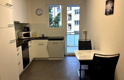 Enge Apartment | Cozy 2BR near lake and train station (Wille 8)
