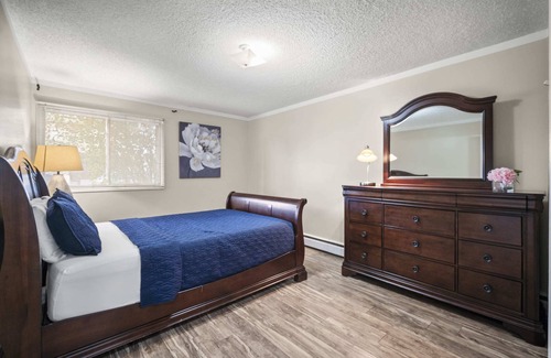 Fort McMurray Apartment | COZY 2BR | Newly Renovated | Fast WiFi | Free Parking | Downtown Area