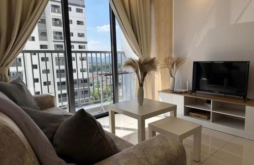 Kampung Bukit Dukong Apartment | Cozy 2BR Retreat Traders Park City Convenience by StayScape